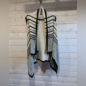 a.n.a A New Approach | Cream & Black Wool Blend Sleeveless Sweater